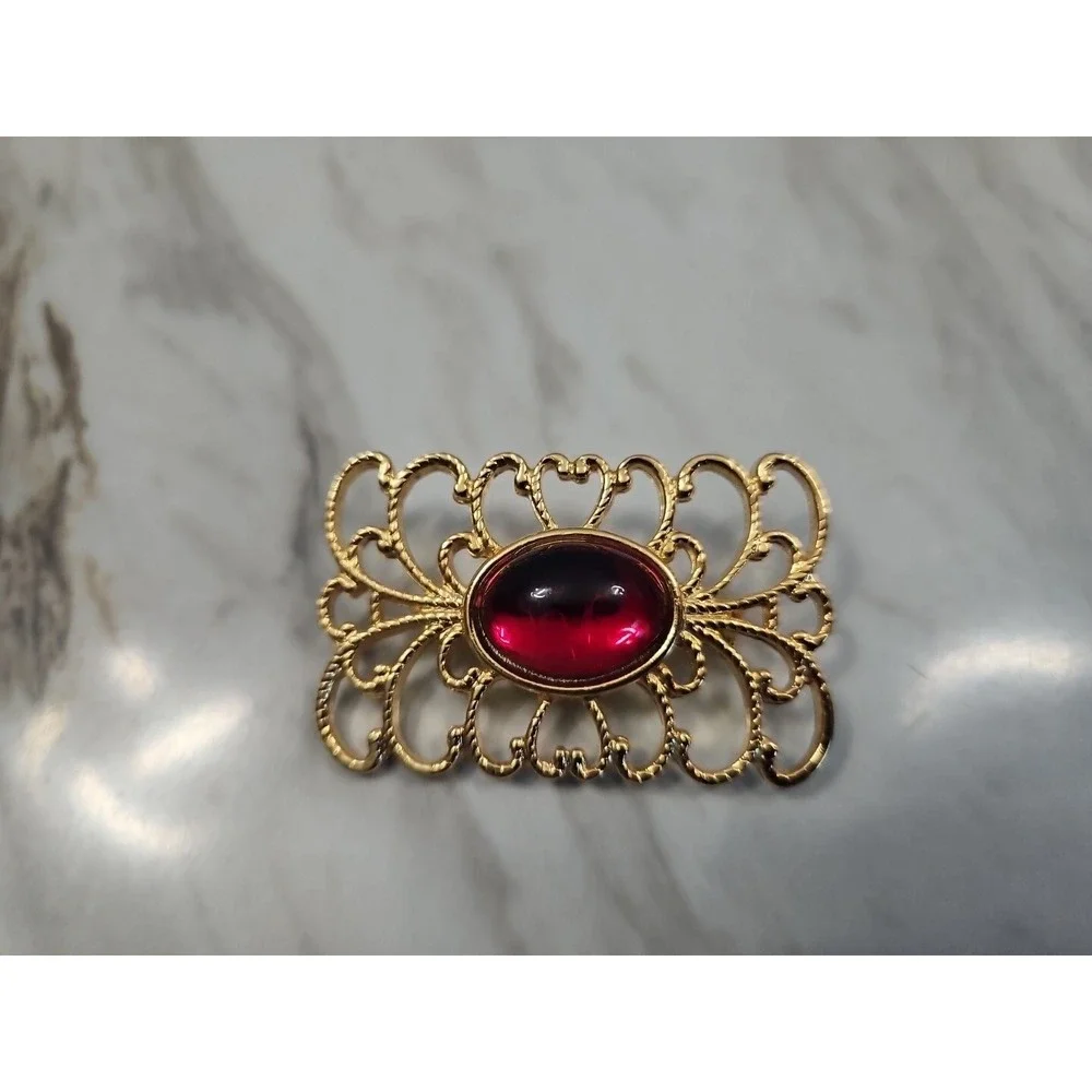 Vintage Cabochon Pin Brooch Red Jelly Gold‎ Tone Rectangle Oval 1980s